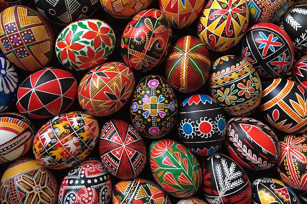 З Великоднем Вітаємо! З Великоднем Вітаємо!